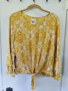 Cotton & Rye 100% Rayon Yellow Bandana Print Ruffle Sleeve Tie Front Top Large